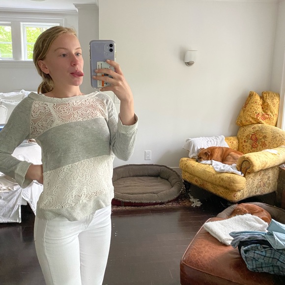 Grey and White lace sweater - Picture 6 of 6